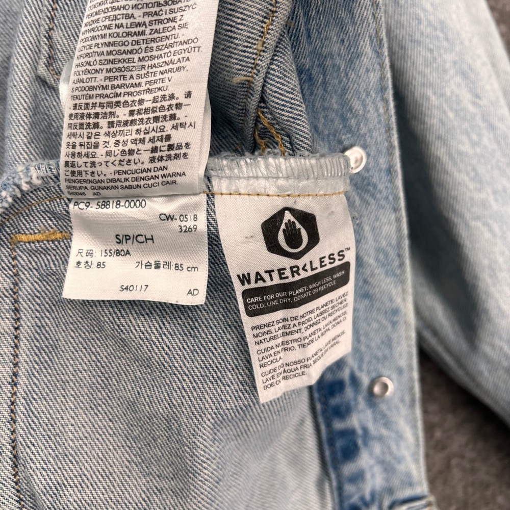 Levi's Premium Distressed Light Wash Denim Trucker Jacket Zipper Cuffs Small - Picture 8 of 12